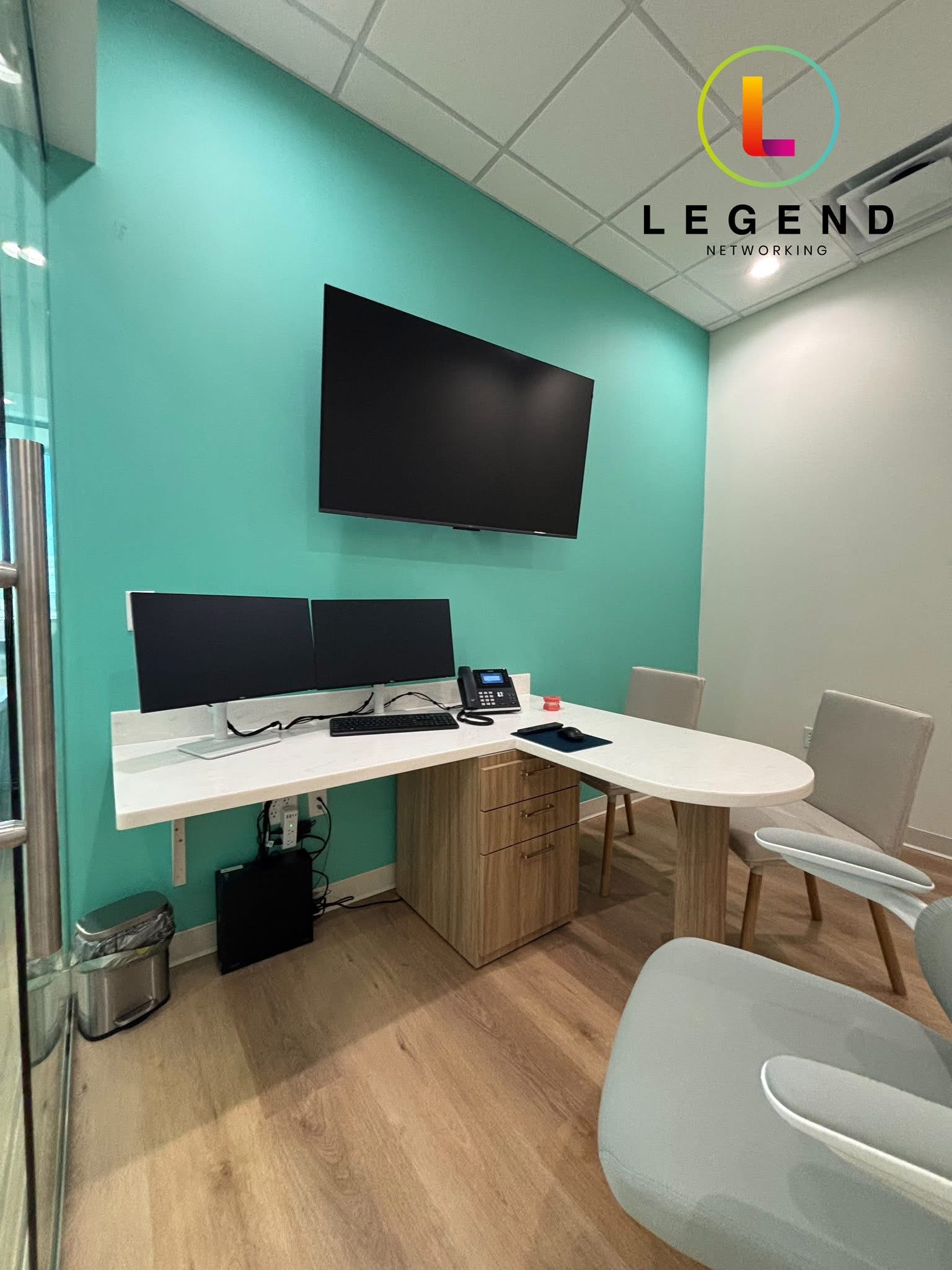 Ray Orthodontics consultation room with dual desktop monitors and a wall-mounted display.