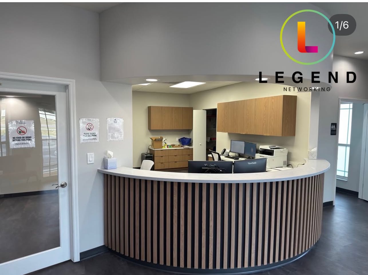 Front desk at Tampa Endodontics.